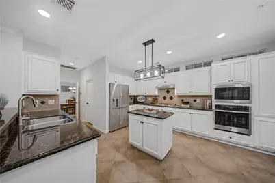 79 N Cochrans Green Circle, The Woodlands, TX 77381 - Photo 7