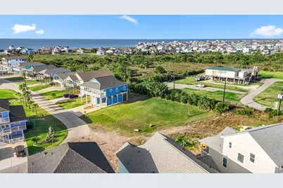 3935 Laguna Drive, Galveston, TX 77554 - Photo 3