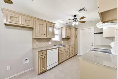 405 Linda Lane, Friendswood, TX 77546 - Photo 11