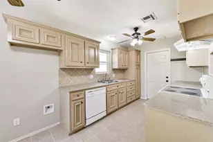 405 Linda Ln, Friendswood, TX 77546 - Photo 11