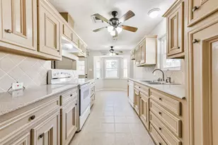 405 Linda Ln, Friendswood, TX 77546 - Photo 9