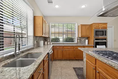 14 Treestar Place, The Woodlands, TX 77381 - Photo 9
