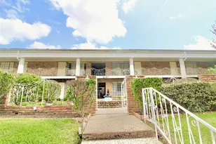 2121 Fountain View Dr, Houston, TX 77057 - Photo 1