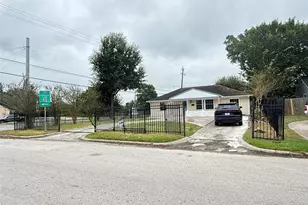 7562 Thurow St, Houston, TX 77087 - Photo 1