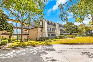 3035 Walnut Bend Ln, Houston, TX 77042 - Photo 3