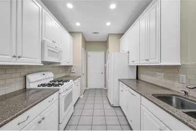 19 Peachridge Place, The Woodlands, TX 77382 - Photo 13