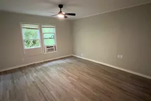 310 N Rock Island St, Angleton, TX 77515 - Photo 3
