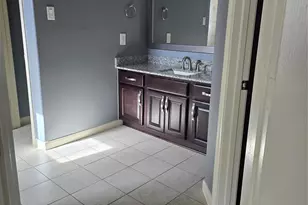 10610 Prillerman Trails Dr, Houston, TX 77016 - Photo 11
