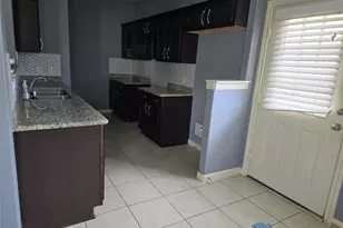 10610 Prillerman Trails Dr, Houston, TX 77016 - Photo 7
