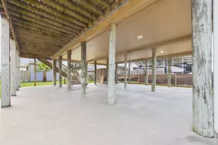 905 Meynig Dr, Crystal Beach, TX 77650 - Photo 37