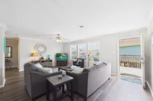 905 Meynig Dr, Crystal Beach, TX 77650 - Photo 9