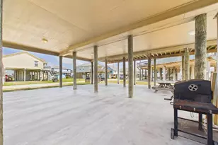 905 Meynig Dr, Crystal Beach, TX 77650 - Photo 33