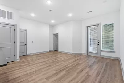 1950 Winrock Boulevard #B2, Houston, TX 77057 - Photo 5