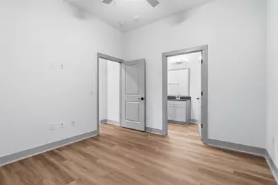1950 Winrock Boulevard #B2, Houston, TX 77057 - Photo 7
