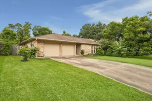 2011 Victoria Ct, League City, TX 77573 - Photo 1