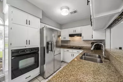 2011 Victoria Court, League City, TX 77573 - Photo 9