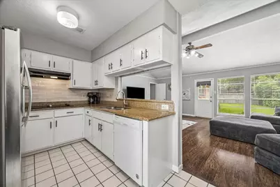 2011 Victoria Court, League City, TX 77573 - Photo 11