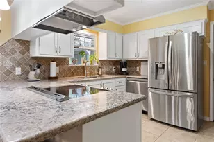 1301 Plantation Dr, Dickinson, TX 77539 - Photo 7