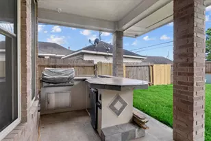 12009 Banks Run Dr, Pearland, TX 77584 - Photo 17