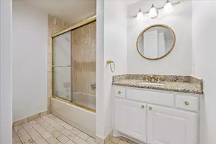 21 Briar Hollow Ln, Houston, TX 77027 - Photo 5