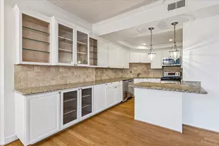 21 Briar Hollow Ln, Houston, TX 77027 - Photo 7