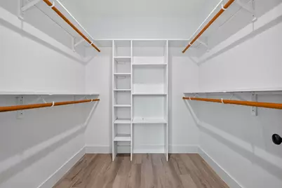 5027 Willow Glen Drive #B, Houston, TX 77033 - Photo 11