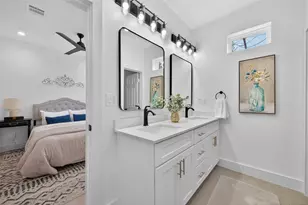 5027 Willow Glen Dr, Houston, TX 77033 - Photo 9