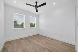 5027 Willow Glen Dr, Houston, TX 77033 - Photo 17