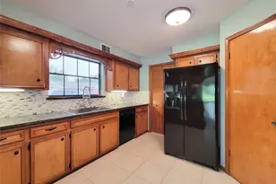 3 Thunderbird Cir, Baytown, TX 77521 - Photo 13