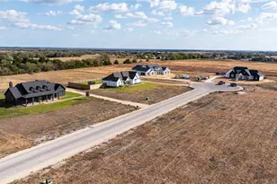 102 Country Vw Ln, Schulenburg, TX 78956 - Photo 1