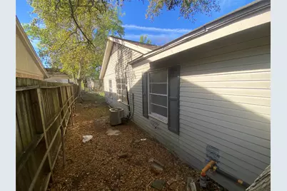 8607 Sherrywood Drive, Houston, TX 77044 - Photo 13