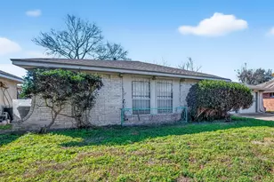 4511 Bayou Vista Dr, Houston, TX 77091 - Photo 3