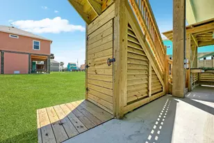 917 Westview, Crystal Beach, TX 77650 - Photo 25