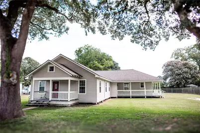403 Leveridge, East Bernard, TX 77435 - Photo 1