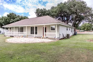 403 Leveridge, East Bernard, TX 77435 - Photo 5