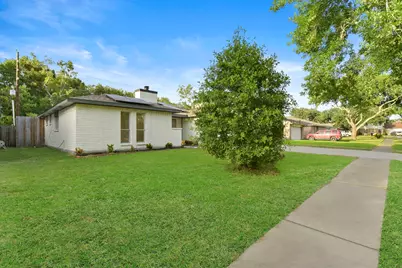 2322 Aprilmont Drive, Sugar Land, TX 77498 - Photo 5