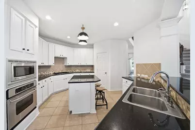 51 N Scribewood Circle, The Woodlands, TX 77382 - Photo 17