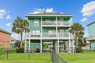 2324 Martinique, Crystal Beach, TX 77650 - Photo 3