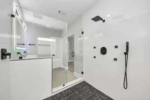 602 W 28th St, Houston, TX 77008 - Photo 29