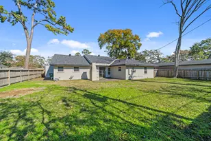 10151 Brinwood Dr, Houston, TX 77043 - Photo 23