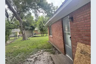 121 E Riverwood Drive, Houston, TX 77076 - Photo 11