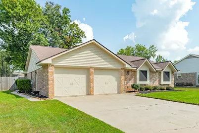 528 Daffodil Street, Lake Jackson, TX 77566 - Photo 3