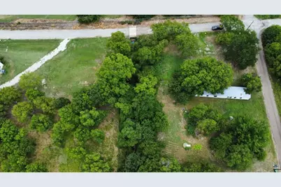 300 N Austin Street, Wolfe City, TX 75496 - Photo 3
