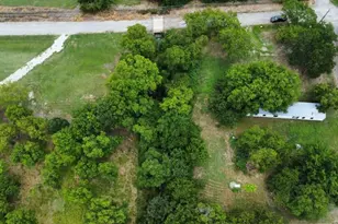300 N Austin St, Wolfe City, TX 75496 - Photo 3