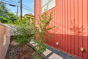 355 Sydnor St, Houston, TX 77020 - Photo 31