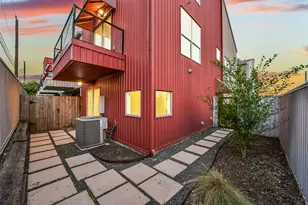 355 Sydnor St, Houston, TX 77020 - Photo 1