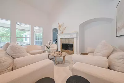 157 E Frontera Circle, The Woodlands, TX 77382 - Photo 9