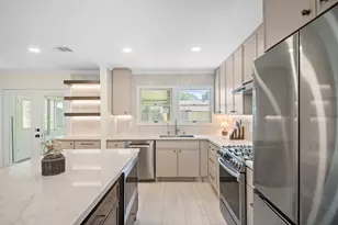 4830 Hummingbird St, Houston, TX 77035 - Photo 5