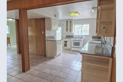 102 Post Oak, Lake Jackson, TX 77566 - Photo 5