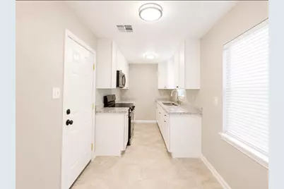 11938 Flushing Meadows Drive, Houston, TX 77089 - Photo 5